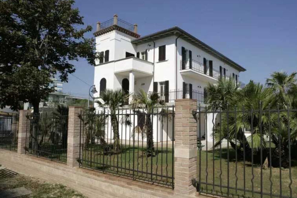 Município compra mansão de Mussolini para evitar nostalgia fascista