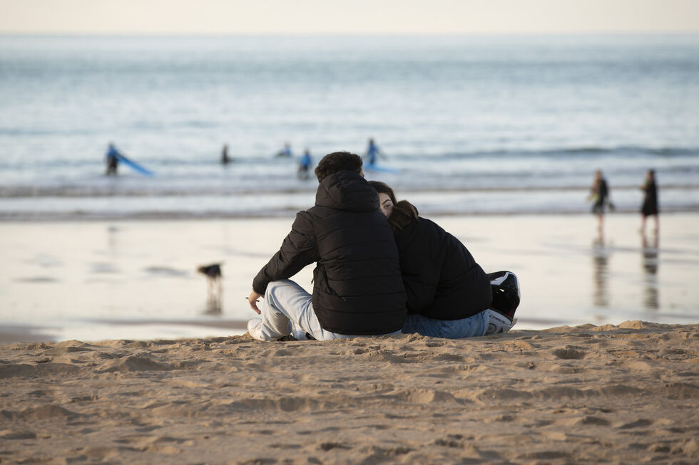 Estudo revela machismo persistente na Geração Z, com jovens a defenderem a obediência da mulher ao marido