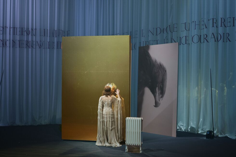 A atriz francesa Isabelle Huppert estará entre sexta-feira e domingo, 17 e 19 de abril, a representar "Bérénice" no palco do Teatro Nacional São João, no Porto