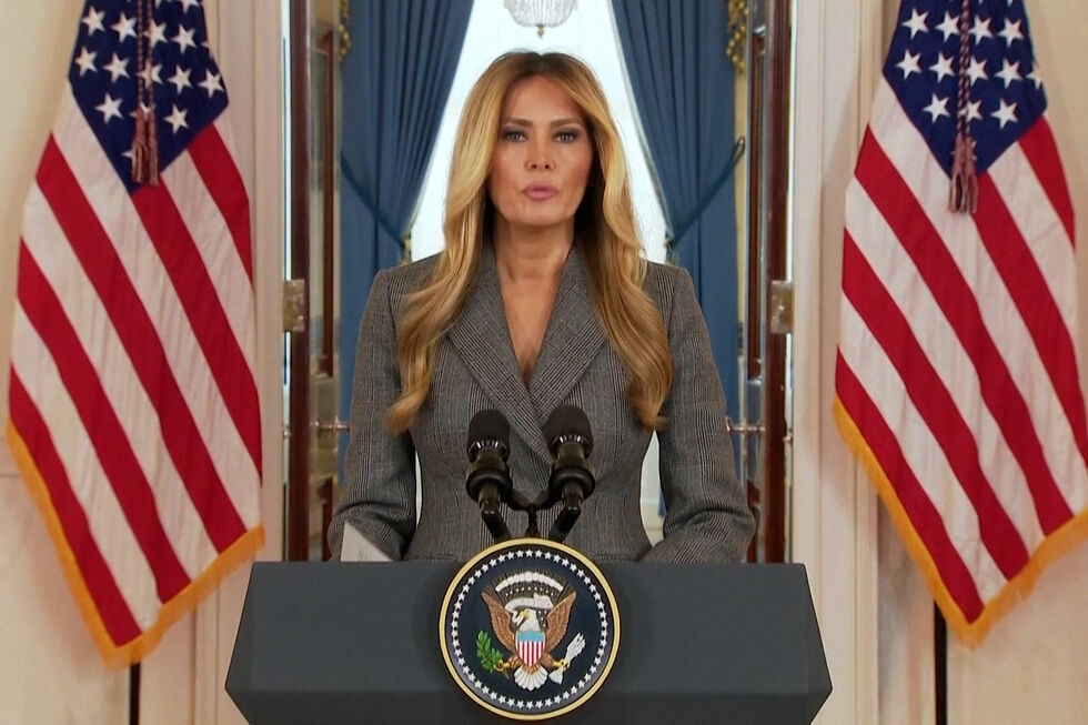 "Nunca estive envolvida": Melania Trump critica "mentiras" que a ligam a Epstein