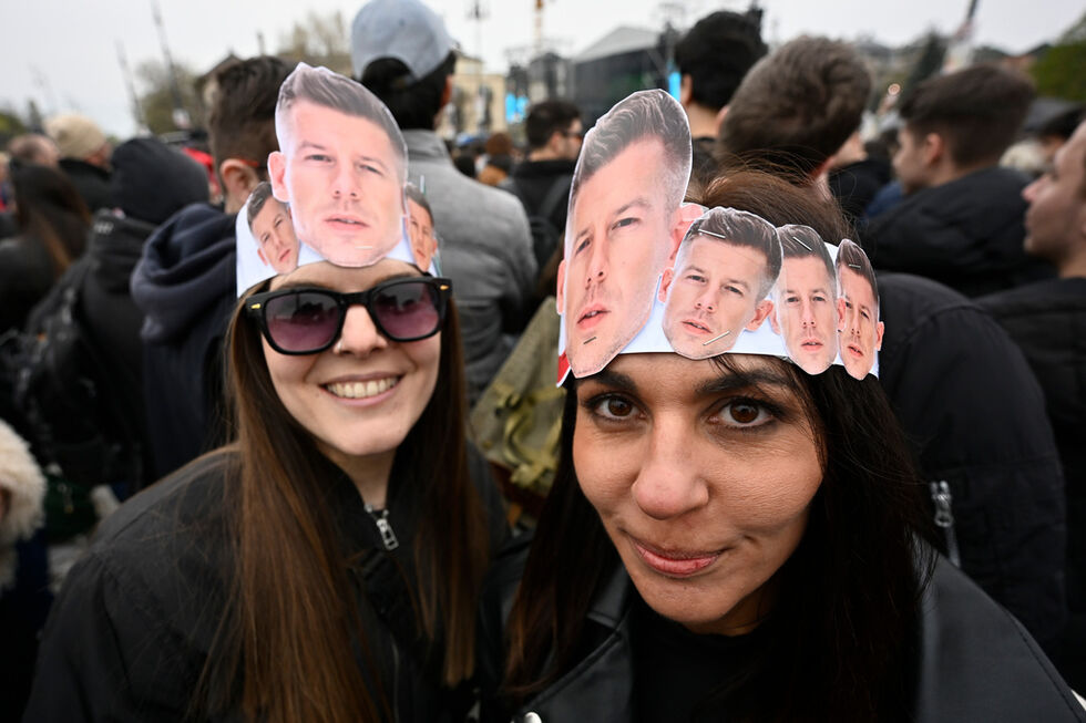 Apoiantes de Péter Magyar