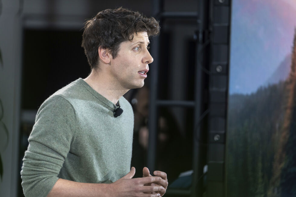 Sam Altman fala sobre democratizar a inteligência artificial após ataque