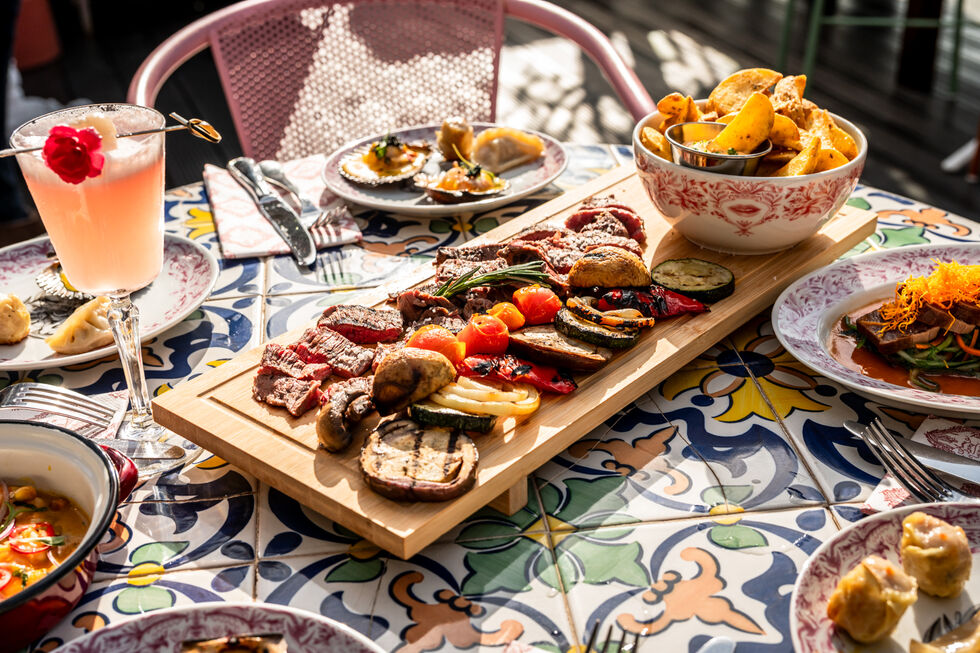 O rooftop do restaurante Mama Shelter apresentou uma nova carta