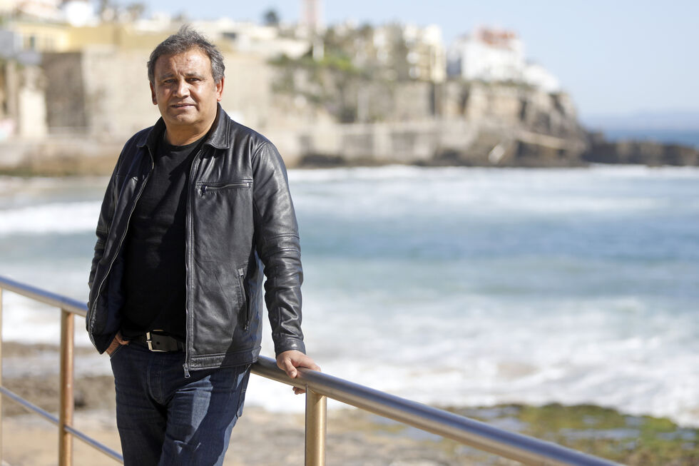 Mário Jorge, de 64 anos, fotografado para a SÁBADO no Estoril, onde mora
