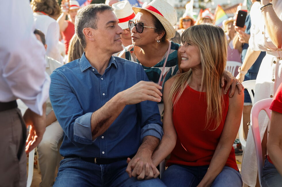 Begoña Gómez ao lado do primeiro-ministro espanhol, Pedro Sánchez