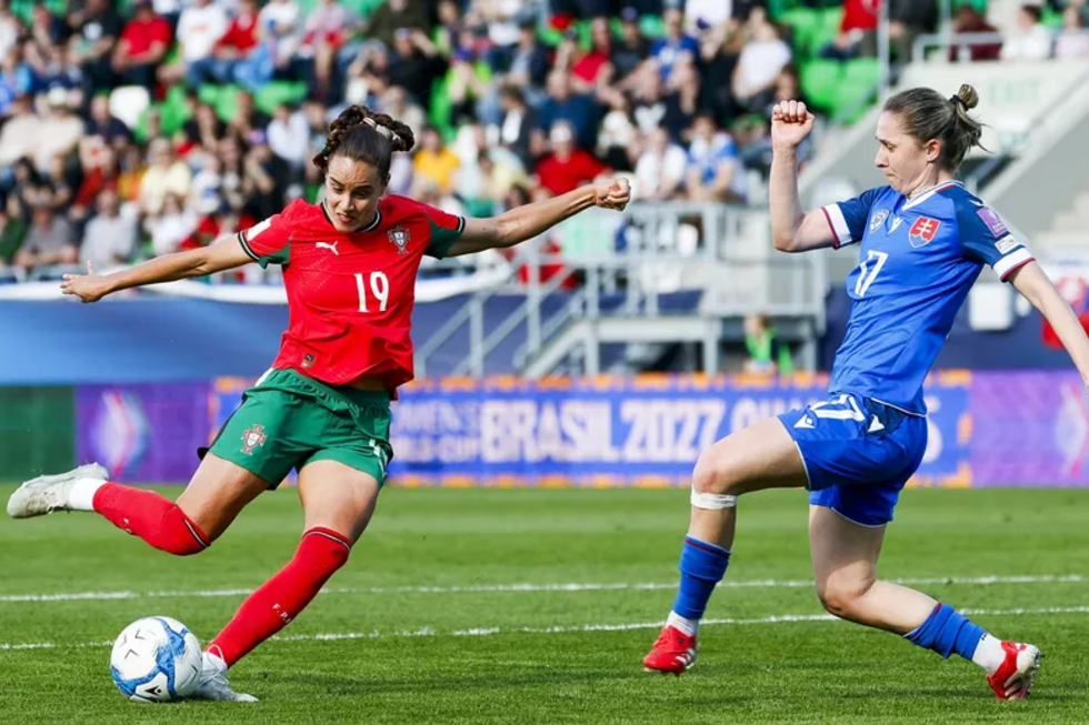 Jogo de futebol feminino entre Portugal e Eslováquia
