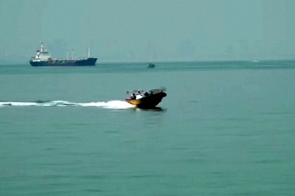 Navios no Estreito de Ormuz 