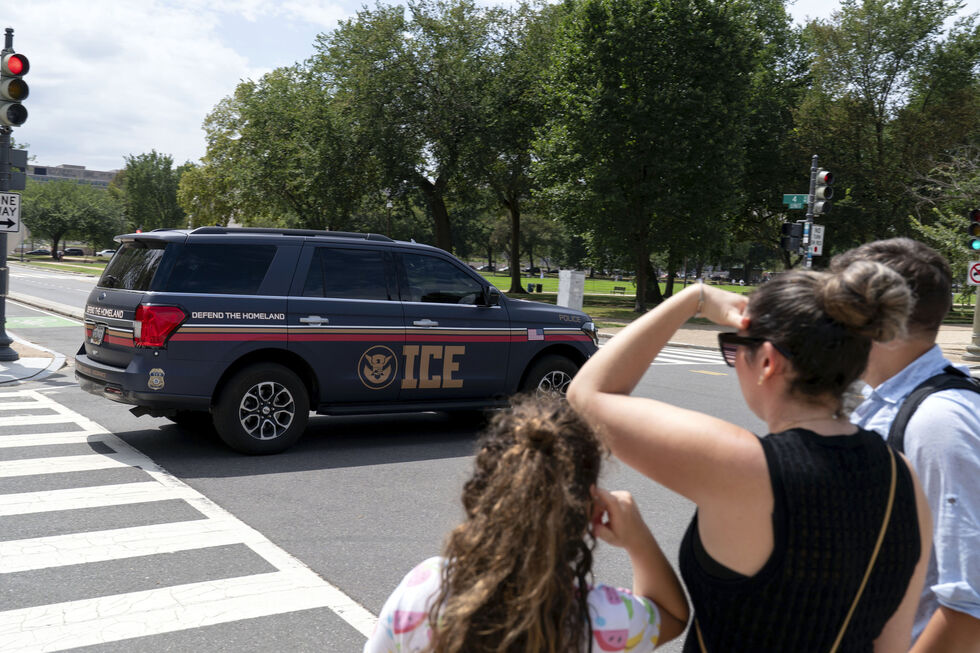 Polícia de imigração (ICE) nas ruas dos Estados Unidos 