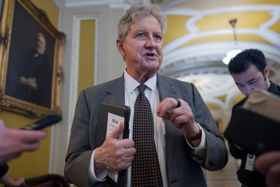 Senador republicano critica "guerra santa" entre Trump e Papa Leão XIV