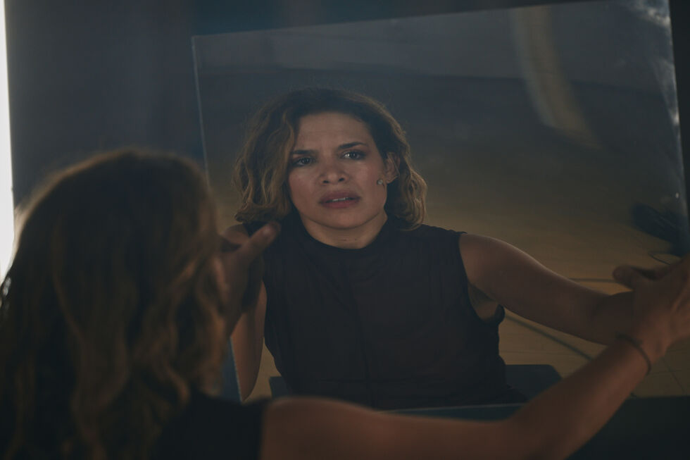 Teresa Coutinho espelha a dualidade de Pandora em 'Je ne Regrette Rien'