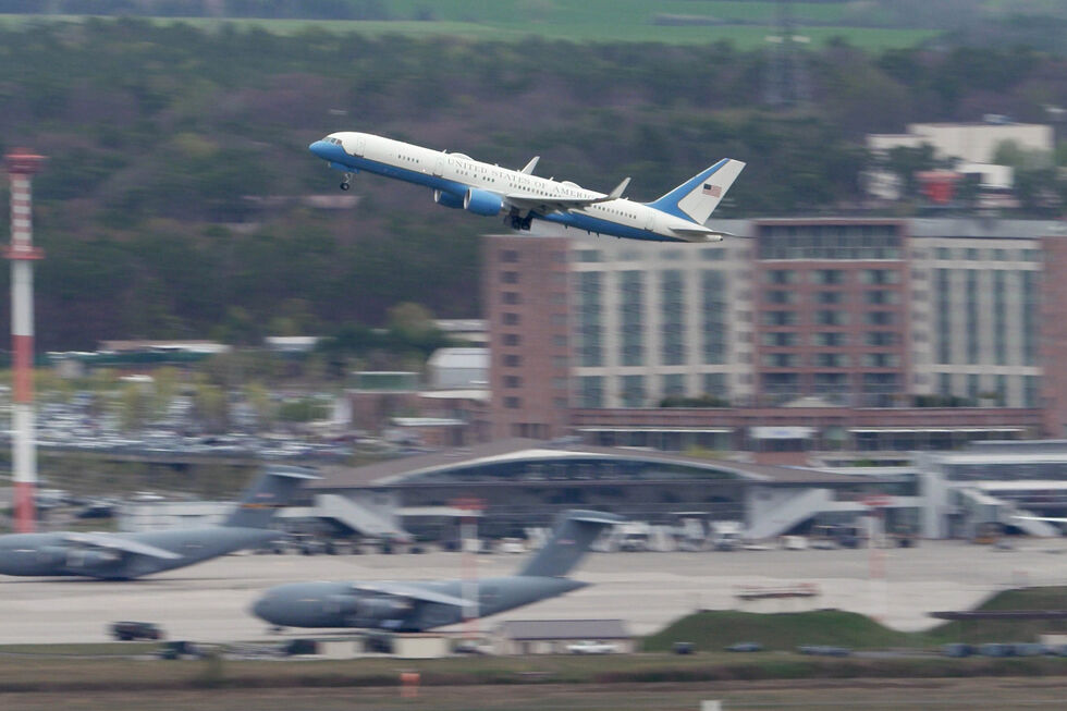 Aeronave americana decola após escala na base aérea dos EUA em Ramstein 