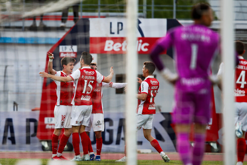 Sporting de Braga festeja após marcar golo contra o Casa Pia.