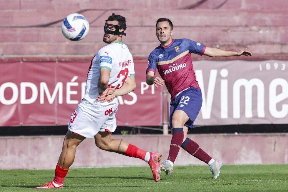 David Bruno do Torreense à direita