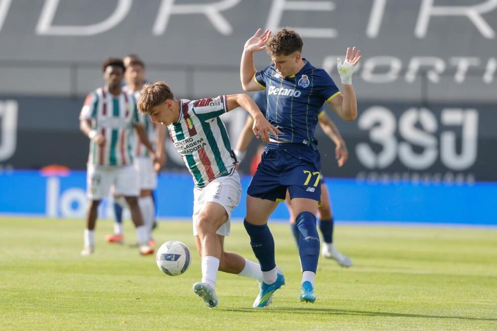 FC Porto vence na Amadora