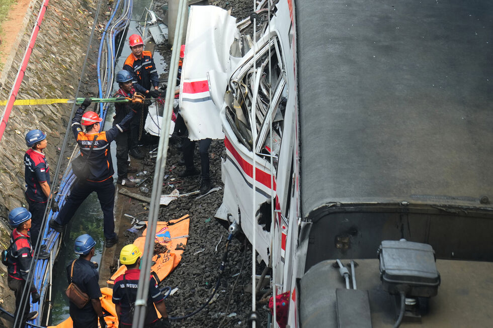 Acidente de comboios na Indonésia matou 14 pessoas