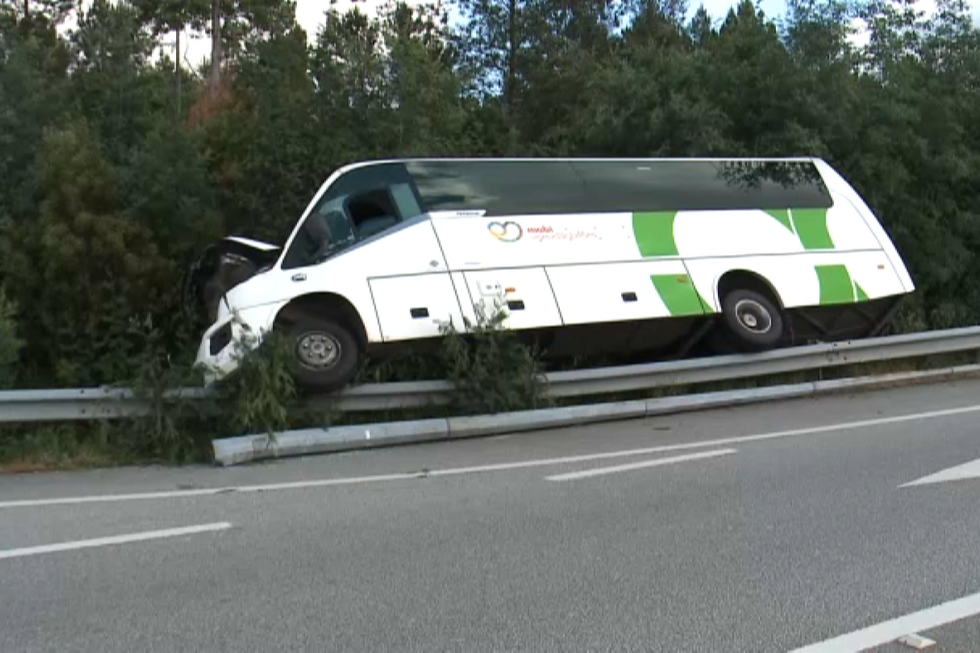 Despiste de autocarro escolar em Mangualde