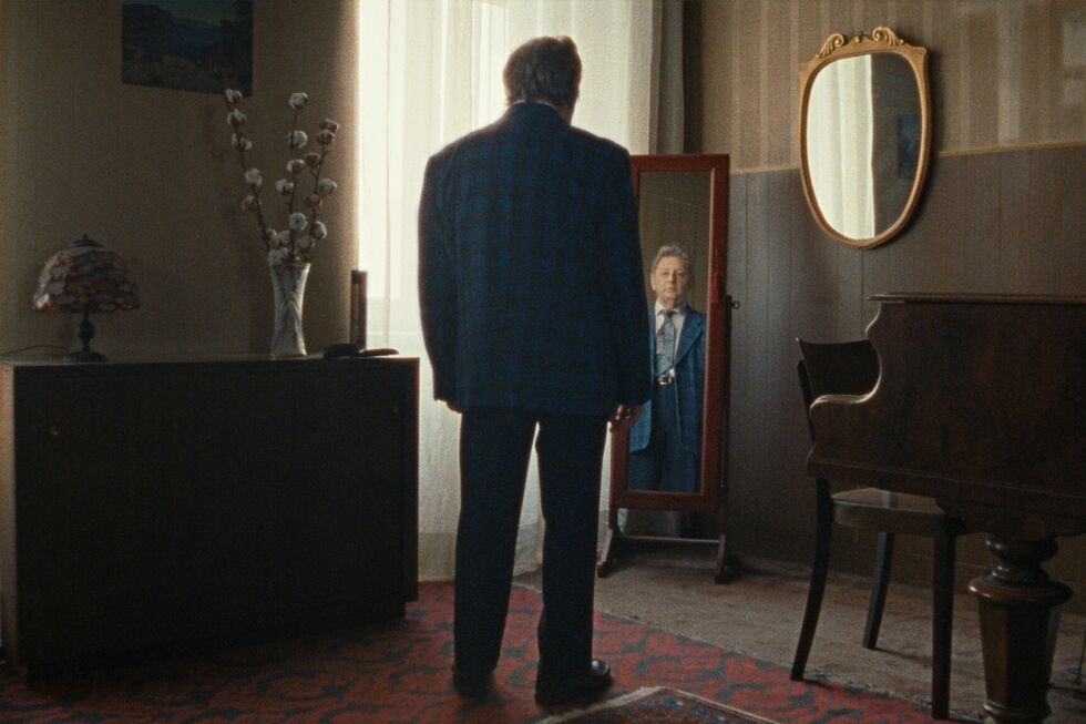  "The Loneliest Man in Town" retrata a história de Al Cook, um músico de blues austríaco 