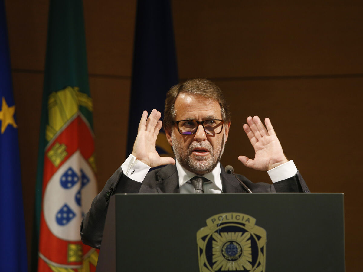 Ministro da Administração Interna aplaude fim do SEF