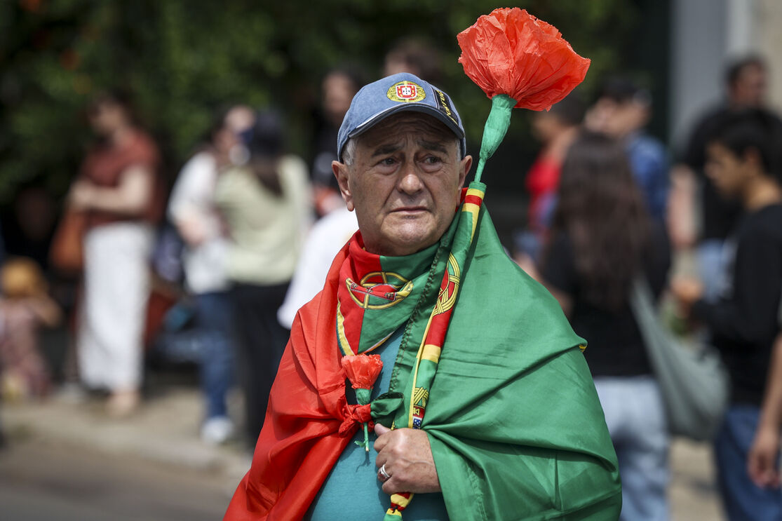 Manifestante na marcha do Dia do Trabalhador convocada pela CGTP-IN entre o Martim Moniz e a Alameda, em Lisboa