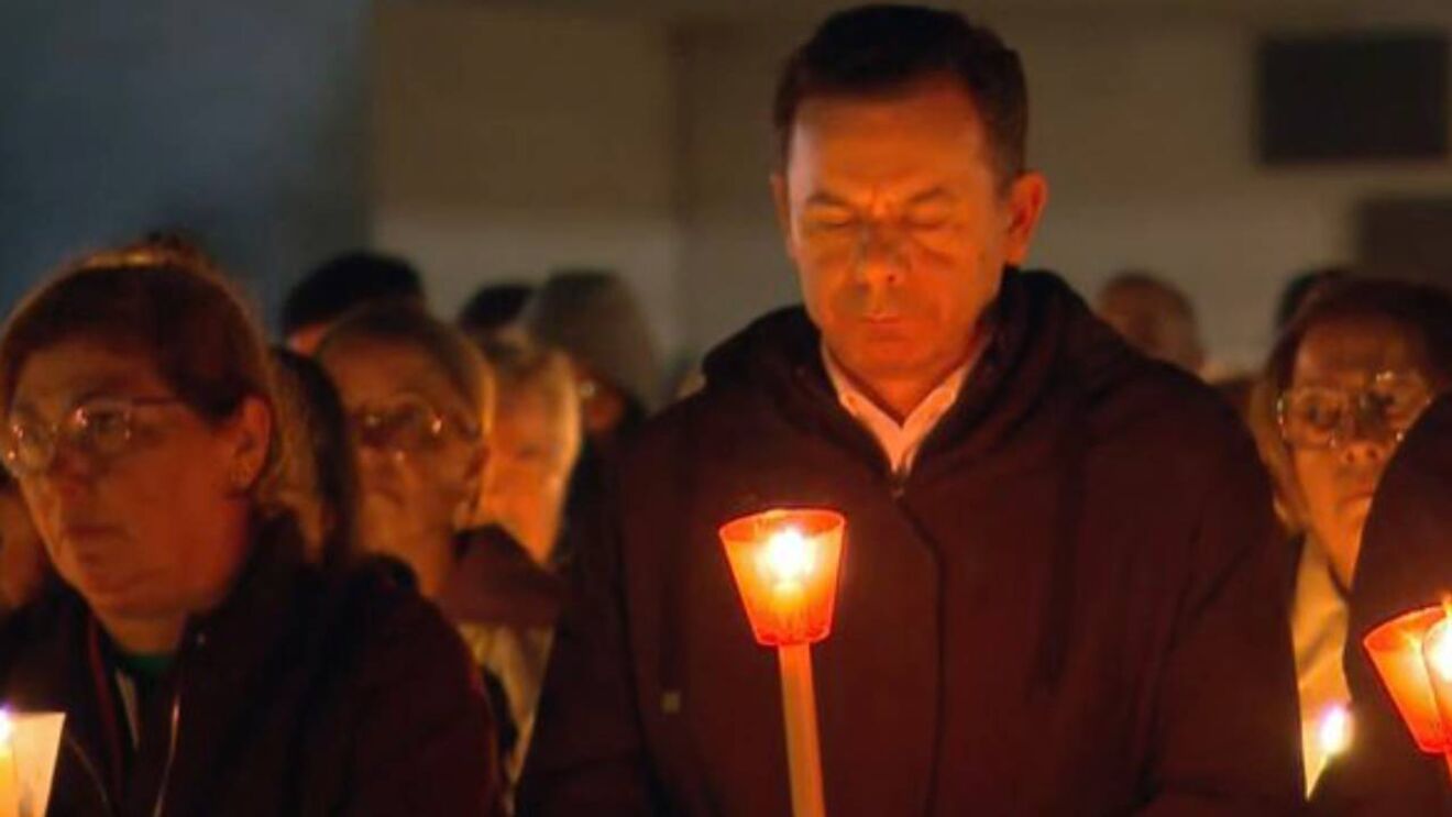 Luís Montenegro reza em Fátima