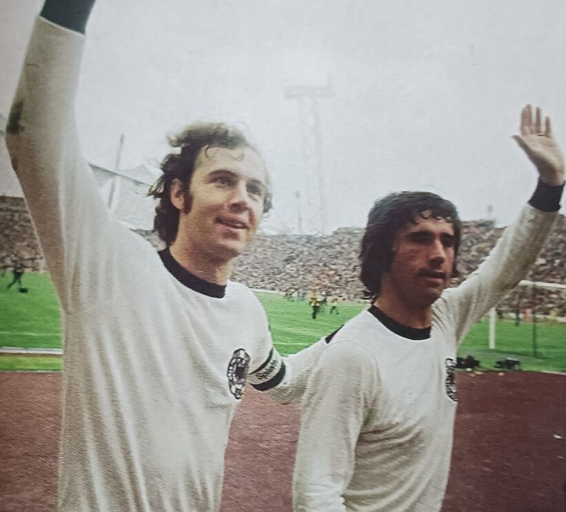 Beckenbauer e Muller a celebrar a vitória no Mundial de 1974 