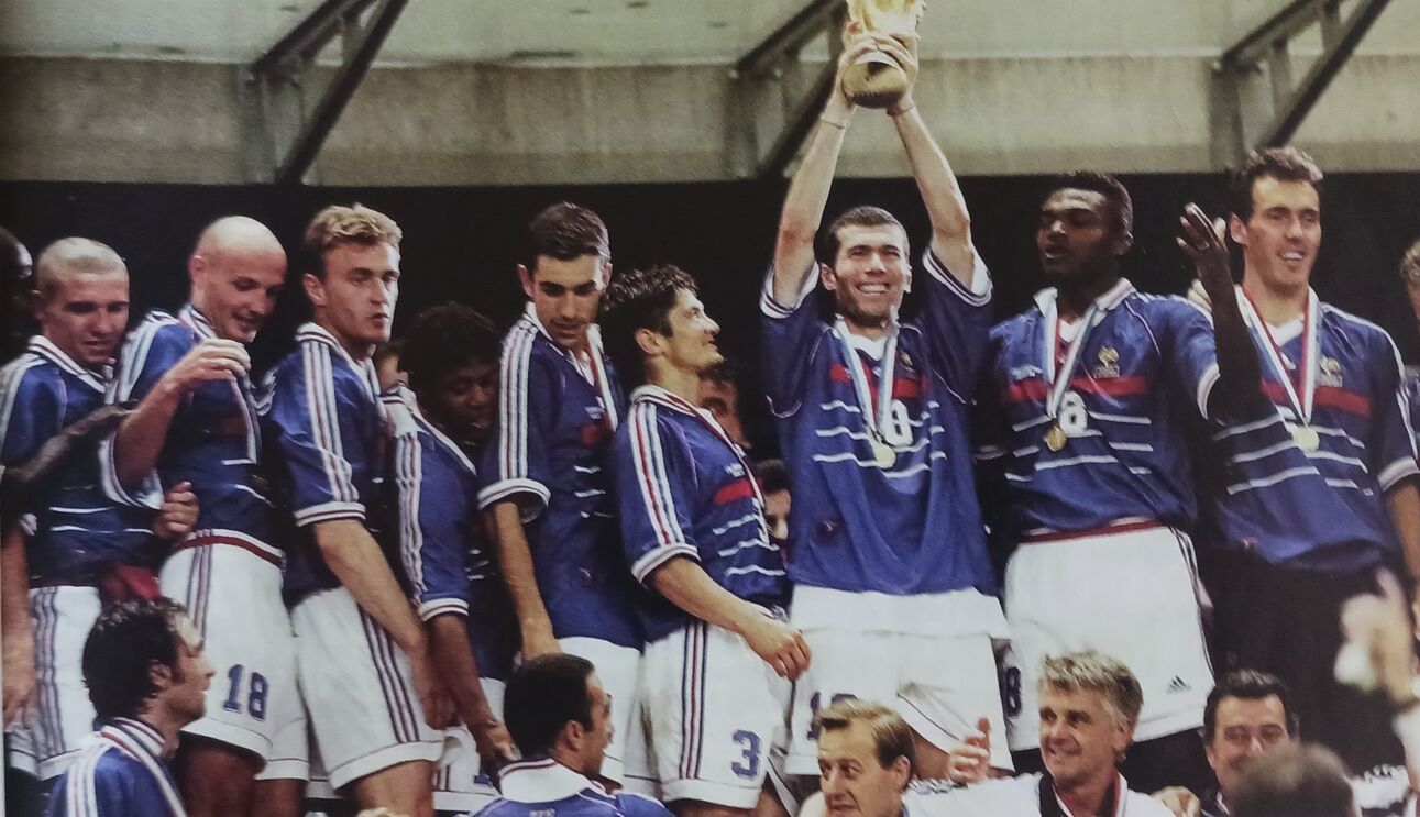 Zidane foi a figura da seleção francesa, que organizou e venceu o Mundial