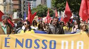 <![CDATA[ Mais de cem enfermeiros protestam em Lisboa em dia de greve  ]]>