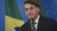 <![CDATA[ Supremo brasileiro mantém prisão domiciliária de Bolsonaro mas endurece restrições ]]>