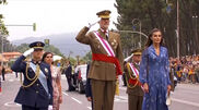 <![CDATA[ Rei de Espanha participa na parada militar anual do Dia das Forças Armadas ]]>