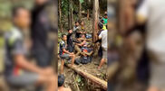 <![CDATA[ Resgatados os cinco sobreviventes de gruta inundada no Laos. Outras duas pessoas continuam desaparecidas ]]>