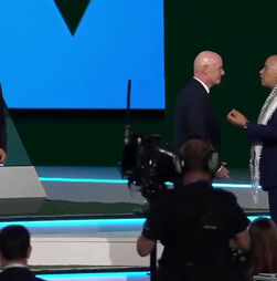 Infantino tentou juntar Israel e Palestina no Congresso da FIFA e o resultado foi este