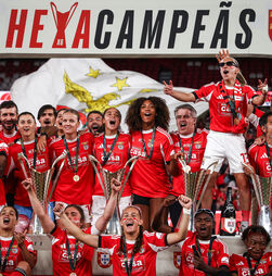 Hexacampeão Benfica impõe-se ao Sporting em dérbi feminino de consagração