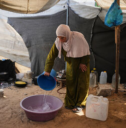 Ratos e doninhas infestam campos de refugiados em Gaza. Crianças são as principais afetadas
