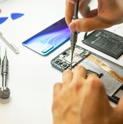 Adiar a reparação do telemóvel pode multiplicar custos, alerta a iServices
