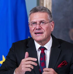 Bruxelas instou administração Trump a 'regressar aos termos' de acordo comercial UE-EUA