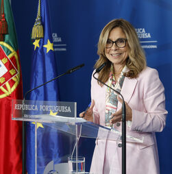 Ministra diz que todos os números indicam 'que o SNS não está a falhar'