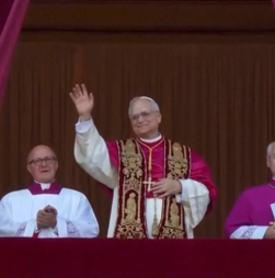 Um minuto de imagens do primeiro ano de pontificado do Papa Leão XIV