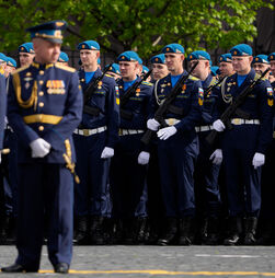 Vladimir Putin celebra Dia da Vitória em parada sem meios militares e com segurança apertada