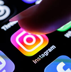 Instagram passa a poder ler todas as mensagens privadas: o que está em causa