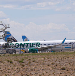 'Acabámos de atingir alguém': avião da Frontier Airlines mata invasor de pista nos EUA
