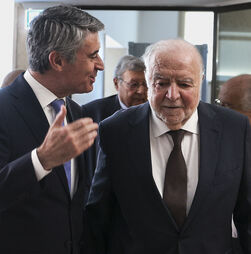 Carneiro elogia Alegre como 'exemplo vivo de que a política se faz com convicção, ética e poesia”