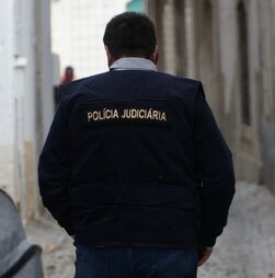 Pobres e toxicodependentes portugueses angariados online para casamentos de conveniência