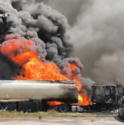 Bombeiros combatem incêndio após novo ataque em Zaporizhzhia