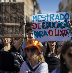 Fenprof leva milhares de professores à rua e anuncia adesão à greve geral 