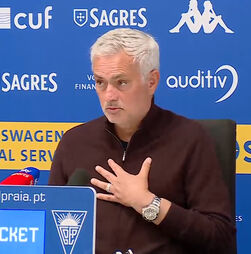 Mourinho fala em '99%' de chances de ficar no Benfica: 'É uma excelente proposta. Do Real ainda não tenho nada, mas ninguém é parvo'