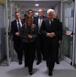 Presidente e primeira-ministra de Itália visitam vítimas de atropelamento no hospital em Modena