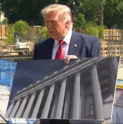 Trump mostra os planos do projeto da construção do novo salão de baile na Casa Branca