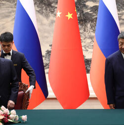 Xi Jinping diz a Putin que o mundo 'corre o risco de regressar à lei da selva'