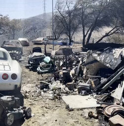 Incêndio no sul da Califórnia ameaça casas. Mais de 17 mil pessoas têm ordem para deixar as habitações 