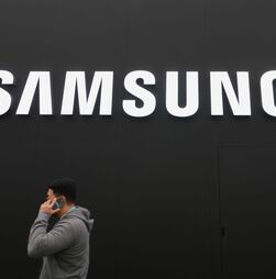 Samsung vai dar bónus de 300 mil euros a funcionários da divisão de semicondutores
